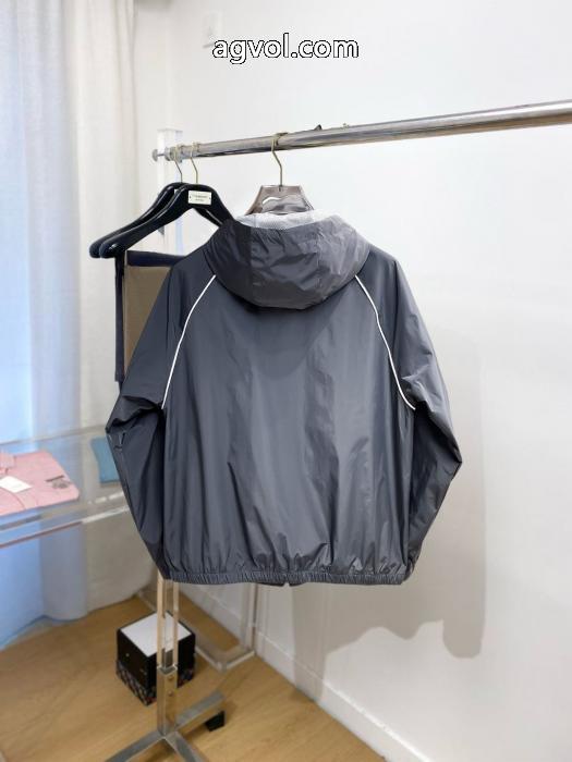 優秀なアイテム 激安上品 2026秋冬の定番新品到来!MIUMIUブランド コピー 販売ジャケット_0_4