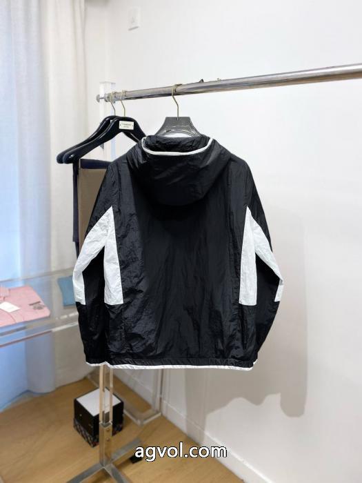ジャケットスーパー コピー 安心完売必至 有名モデル愛用アイテム 欲しい可愛く新鮮MONCLER_0_2