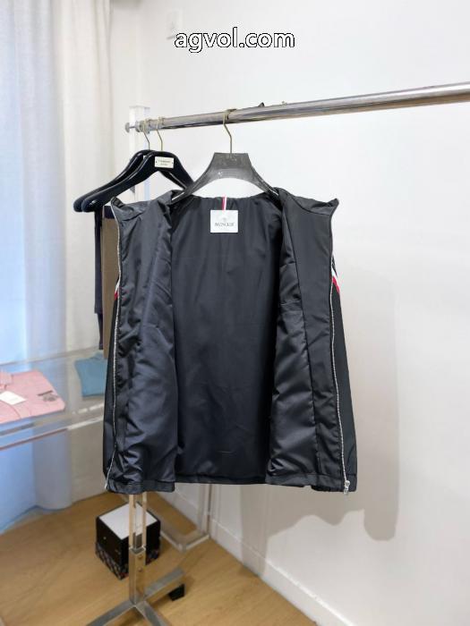 ジャケットMONCLER高級素材を採用 激安限定 新作/送料込 大流行中ブランド フェイク_0_2