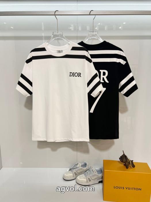 DIORブランド 偽物 激安限定的新作入荷 やっぱり優しい色 VIPセールで奇跡即発送Tシャツ_0_0