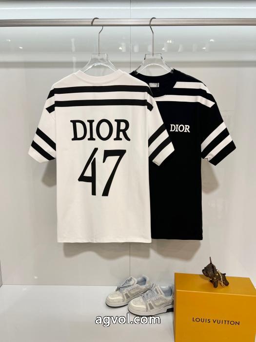 DIORブランド 偽物 激安限定的新作入荷 やっぱり優しい色 VIPセールで奇跡即発送Tシャツ_0_1