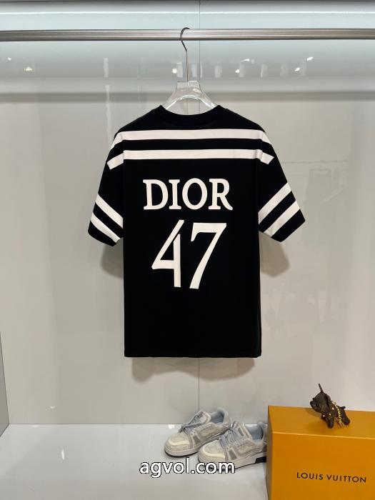 DIORブランド 偽物 激安限定的新作入荷 やっぱり優しい色 VIPセールで奇跡即発送Tシャツ_0_2