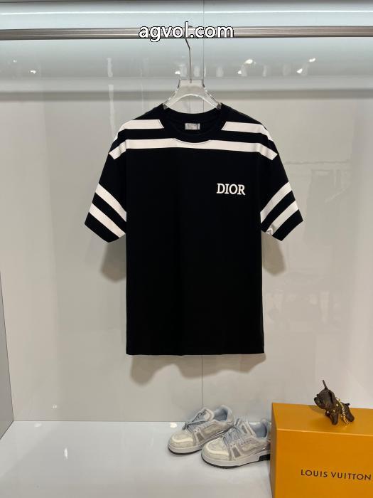 DIORブランド 偽物 激安限定的新作入荷 やっぱり優しい色 VIPセールで奇跡即発送Tシャツ_0_3