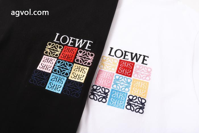 LOEWEコピー ブランド 優良2026一番最高人気 肌触りが良い 高級感が溢れたTシャツ_0_1