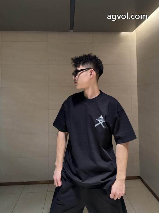 2026スーパーコピー暖かさに可愛さもプラス 着こなし自在 今年大流行CHROME HEARTS半袖Tシャツ_0_2