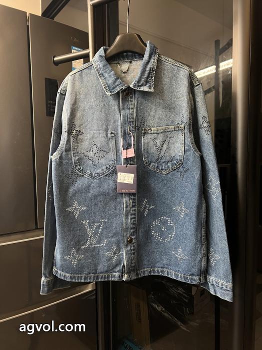 雑誌掲載人気アイテム 存在感を発揮する 最終価格偽 ブランド コートLOUIS VUITTON_0_1
