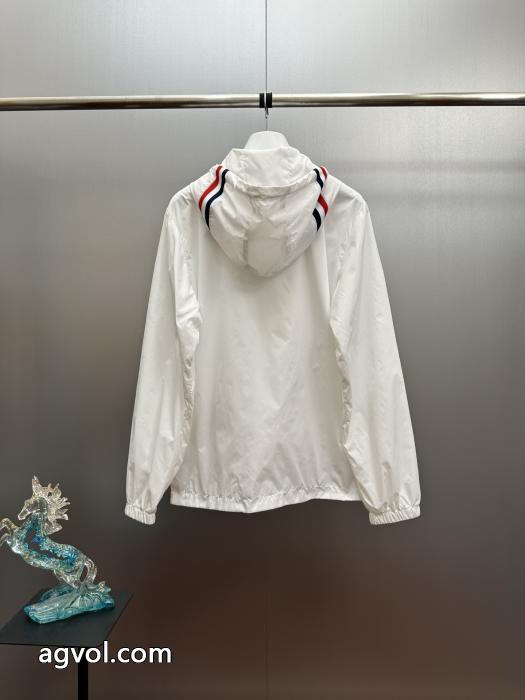 MONCLERジャケット人気新商品 SALE! 品質保証安いブランド 偽物 激安 通販_0_1