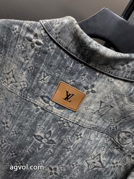 爆買い格安 超カッコイイ 雑誌掲載最新作LOUIS VUITTONブランドコピーコート_0_3