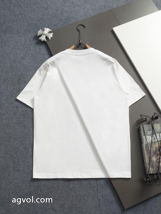 冬に最強アイテム 新作数量限定セール 高品質 人気 2026ブランド コピーMONCLER半袖Tシャツ_0_1
