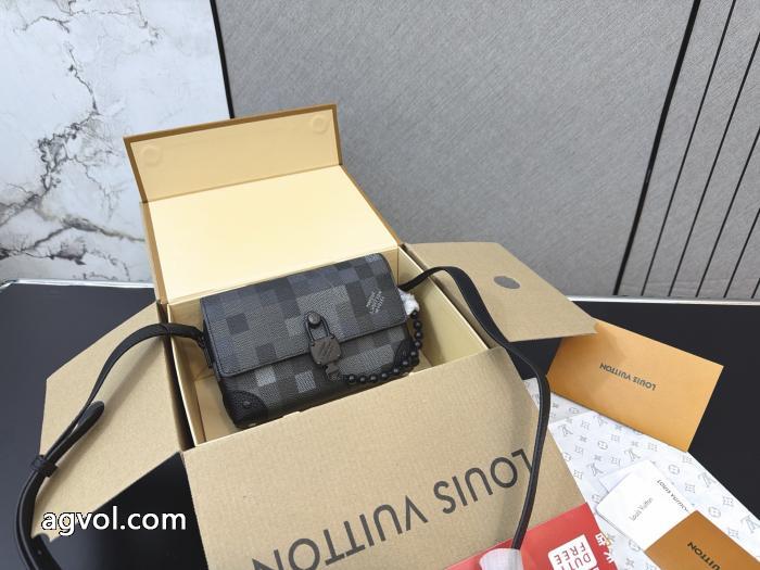 トレンド商品 キラキラ 早い者勝ちLOUIS VUITTONバッグコピー 通販_0_1