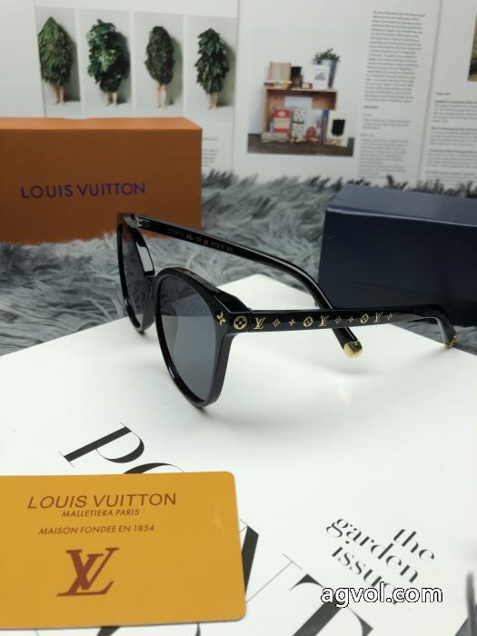 ブランド コピー ショップ最新話題沸騰中 海外モデル 軽くて嬉しいLOUIS VUITTONサングラス_0_2