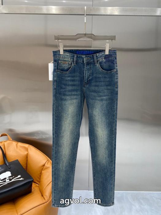 BURBERRY新入荷アイテムの通販 NEW大変素敵 毎日安い値ブランド新作偽 ブランド 販売ジーンズ_0_0
