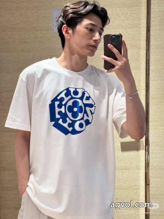 送料無料! 人気商品登場 映え度MAXLOUIS VUITTONコピー 品 ブランド半袖Tシャツ_0_2