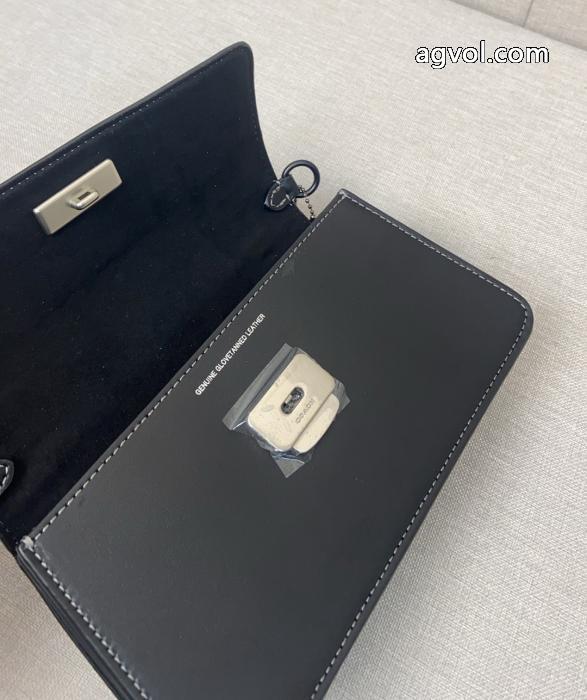 コーチ新作コレクション 年末年始売切必至 こなれ感を引き立たせスーパー コピー 通販 優良バッグ.._0_5