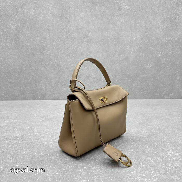 人気ブランドNo.1 オススメ新作商品 秋冬NEWアイテムバッグブランド 偽物 激安 通販balenciaga._0_1