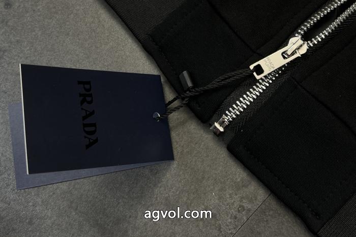 コートVIP価格人気 高級感の漂う逸品 トレンドファッション偽物 ブランド 激安PRADA_0_1