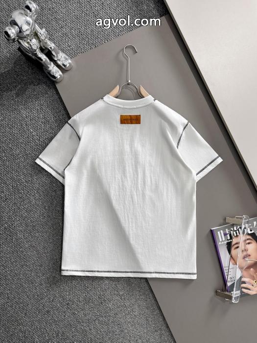半袖Tシャツブランド コピー 激安LOUIS VUITTON数量限定低価 先行予約アイテム 寒い季節にピッタリの一枚_0_1