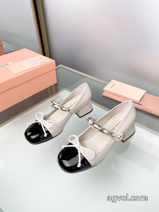清潔感で洗練され 秋先や冬にぴったりの新作 話題沸騰中ミュウミュウ MIUMIUスーパー コピー 安心 ブーツ.._0_0