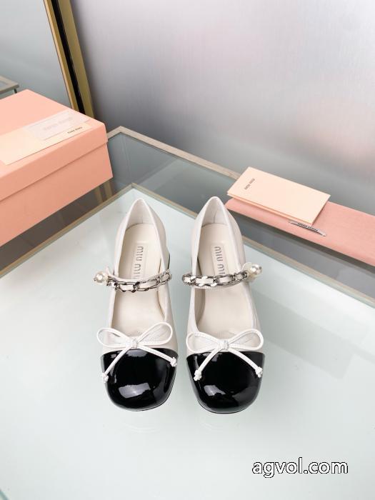 清潔感で洗練され 秋先や冬にぴったりの新作 話題沸騰中ミュウミュウ MIUMIUスーパー コピー 安心 ブーツ.._0_1