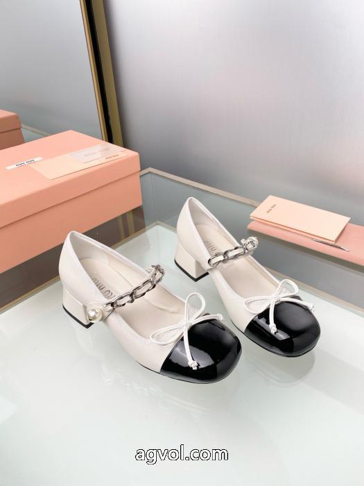 清潔感で洗練され 秋先や冬にぴったりの新作 話題沸騰中ミュウミュウ MIUMIUスーパー コピー 安心 ブーツ.._0_2