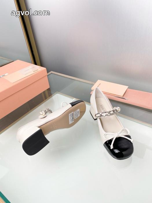 清潔感で洗練され 秋先や冬にぴったりの新作 話題沸騰中ミュウミュウ MIUMIUスーパー コピー 安心 ブーツ.._0_3