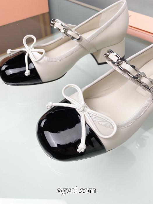 清潔感で洗練され 秋先や冬にぴったりの新作 話題沸騰中ミュウミュウ MIUMIUスーパー コピー 安心 ブーツ.._0_5