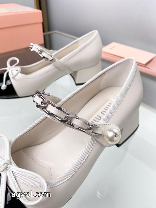 清潔感で洗練され 秋先や冬にぴったりの新作 話題沸騰中ミュウミュウ MIUMIUスーパー コピー 安心 ブーツ.._0_6