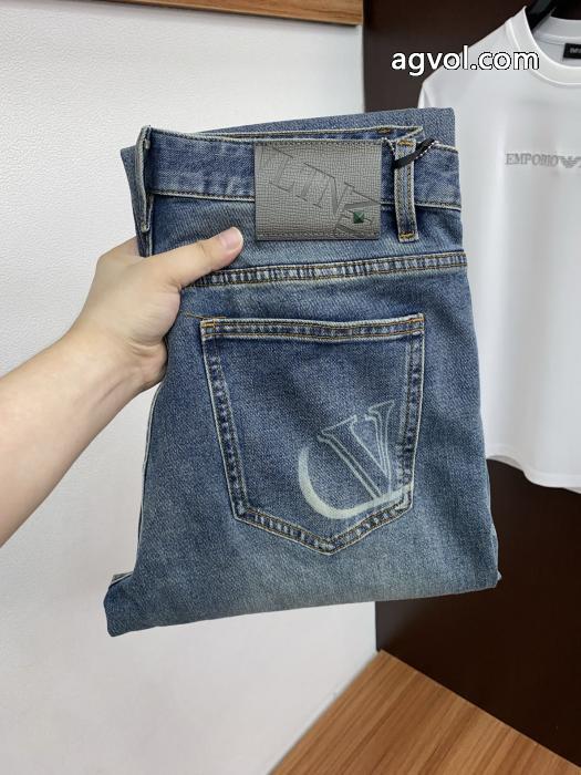 クリスマスおすすめアイテム 手に入れたい 冬の買い必須！ 2026ブランドコピーヴァレンティノ&nbsp;&nbsp;&nbsp;&nbsp;ジーンズ._0_0