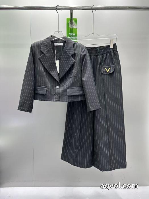 VALENTINO&nbsp;&nbsp;&nbsp;&nbsp;セットスーパー コピー 品稀少*新品登場 機能性抜群！ 2026冬到来新作._0_0