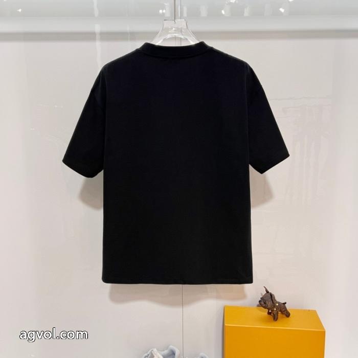 ディオール偽 ブランド半袖Tシャツ秋冬 話題の新作到着！ 2026年秋冬新作_0_1