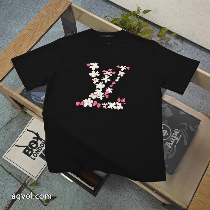 LOUIS VUITTONブランド コピー 専門店半袖Tシャツ優しいのに存在感 セールで格安 人気定番お買い得_0_1