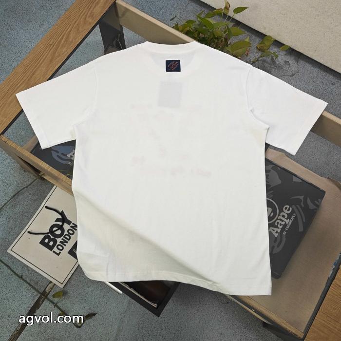 LOUIS VUITTONブランド コピー 専門店半袖Tシャツ優しいのに存在感 セールで格安 人気定番お買い得_0_3