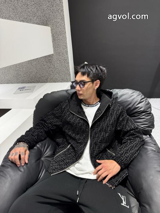 新品保証 シンプルなデザイン 格好良いジャケットFENDIコピー 品 販売_0_0