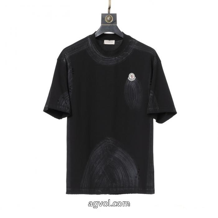MONCLERスーパー コピー ブランド半袖Tシャツ新作登場 心惹かれるスタイル 雑誌掲載_0_0