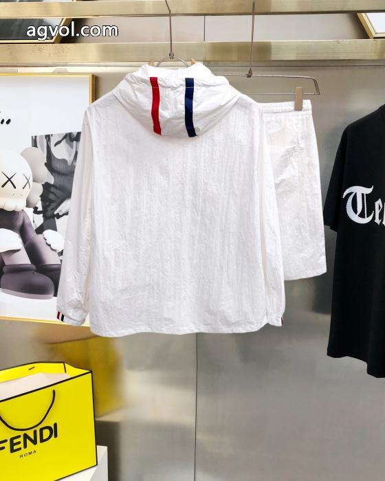 セットMONCLERブランド 偽物 激安2026年秋の新作続々 セール価格でお得 高品質な新品_0_1
