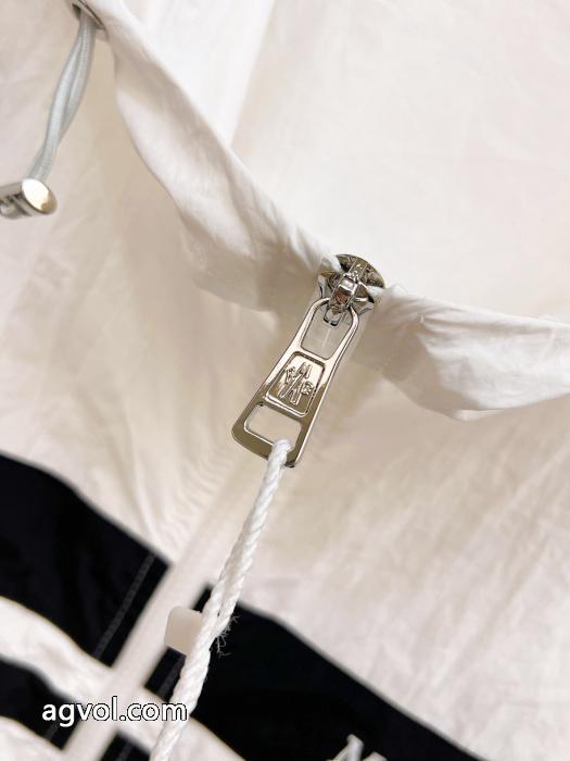 コピー 商品 販売旬デザイン セールで破格 人気定番豊富なセットMONCLER_0_3