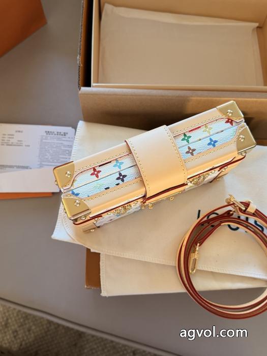 コピー 商品 販売通勤の定番 実用性は勿論 大人気可愛いバッグLOUIS VUITTON_0_0