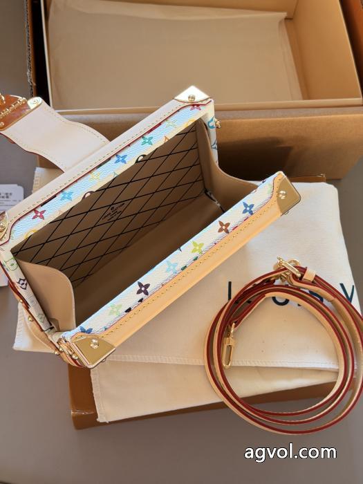 コピー 商品 販売通勤の定番 実用性は勿論 大人気可愛いバッグLOUIS VUITTON_0_1