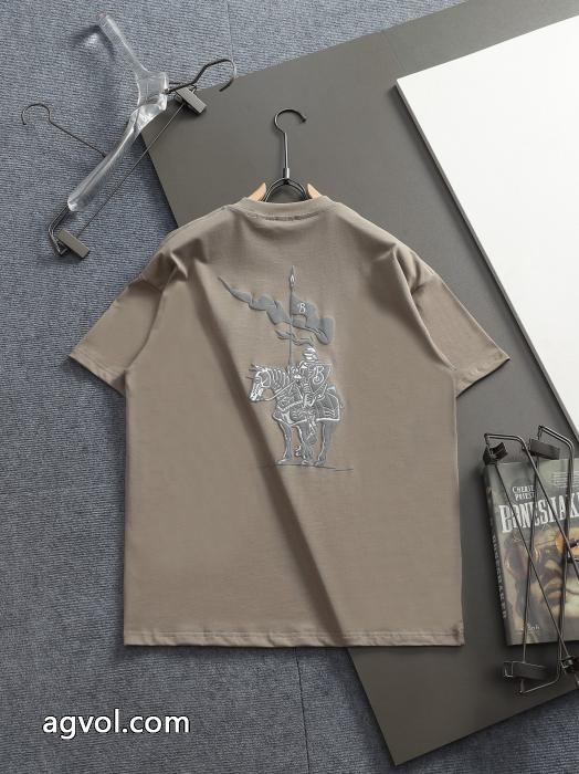 ブランド 偽物 激安BURBERRY半袖Tシャツセンスを格上げ 絶対欲しい新作 雑誌掲載_0_1