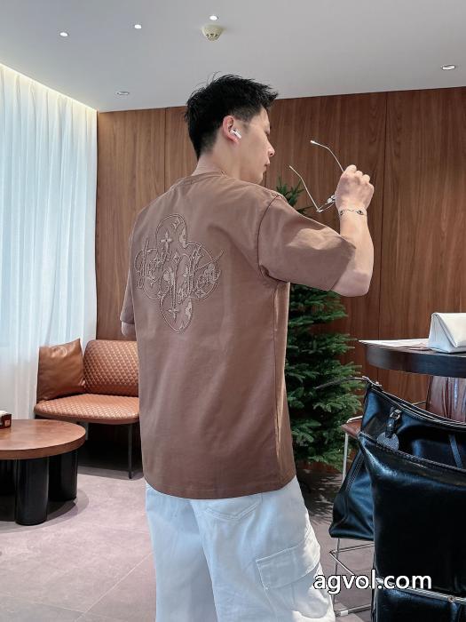 半袖TシャツLOUIS VUITTON軽くて嬉しい 話題の新作到着 最大の魅力ブランド 品 コピー_0_4