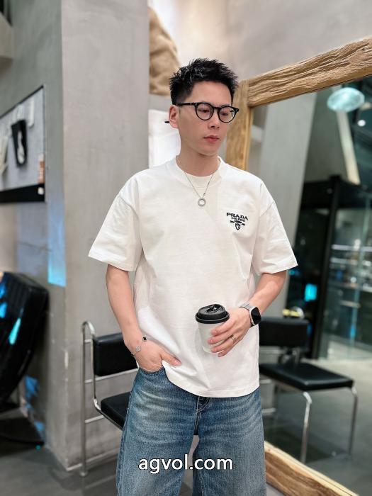 PRADA2026最新作完売必至 大人気アイテム オシャレな雰囲気ブランド 偽物 激安半袖Tシャツ_0_3