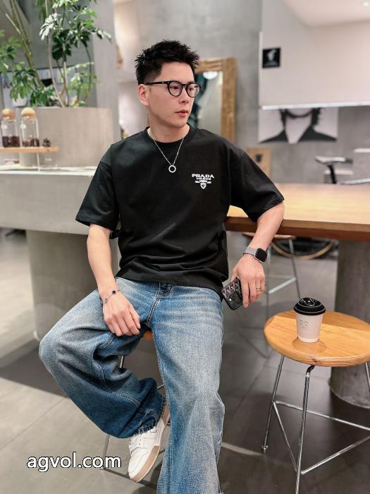 PRADA2026最新作完売必至 大人気アイテム オシャレな雰囲気ブランド 偽物 激安半袖Tシャツ_0_4