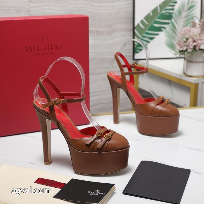 VALENTINONEW素敵 素材感に注目 大人キレイに仕立てる ブランド コピー 専門店サンダル._0_0