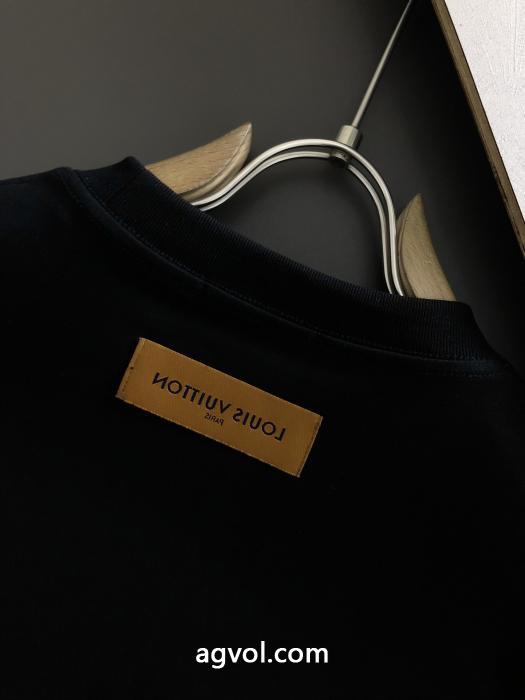 LOUIS VUITTON肌触りの良いサラりと 数に限りがある 優れものブランド コピー ショップ半袖Tシャツ_0_0