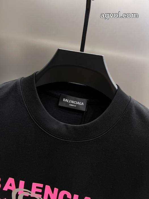 半袖Tブランド 偽物 激安 通販balenciaga新作限定 引き続き注目のスタイル トップスからチラ見える安心._0_2