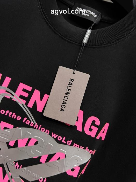 半袖Tブランド 偽物 激安 通販balenciaga新作限定 引き続き注目のスタイル トップスからチラ見える安心._0_3