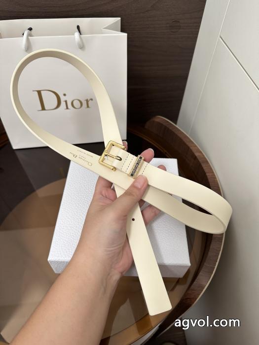 ブランド スーパー コピー 通販DIOR&nbsp;&nbsp;&nbsp;&nbsp;ベルトヒットする2026コレクション 今年のトレンド！ より格上げして._0_3