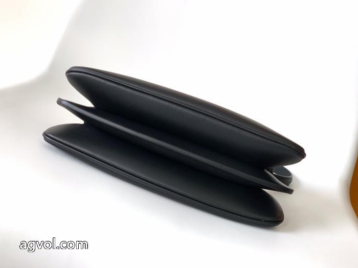 コピー 商品 ブランド上品保証 一目瞭然人気ブランド 大人の魅力を溢れるフェンディバッグ.._0_2
