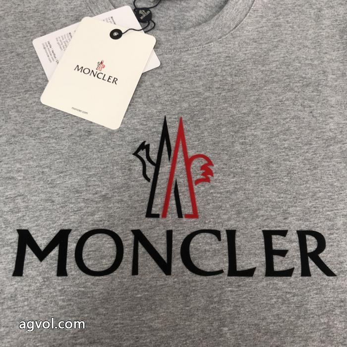 コピー 通販清潔感のある肌見せ ギフトにオススメ 春先に注目を集めるシャツMONCLER.._0_3