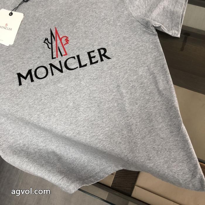 コピー 通販清潔感のある肌見せ ギフトにオススメ 春先に注目を集めるシャツMONCLER.._0_5